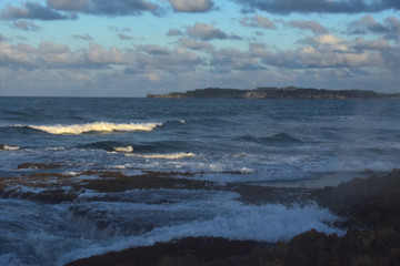 Fototapeta na wymiar waves break on the shore. Atlantic ocean. Dominican Republic