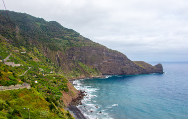 Obraz premium Dramatic coastal scenery of the village of Boaventura and the Arco de Sao Jorge mountain range on the north coast of the Portuguese Island of Madeira
