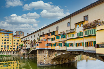 Fototapeta na wymiar The colorful and historic Ponte Vecchio over the Arno River in Florence, Italy