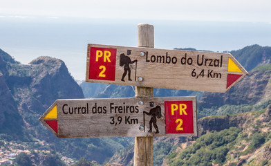 A wander sign on the side of a mountain central madeira