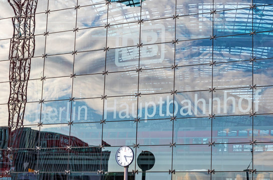 Facade view of Berlin Central Railway Station (Berlin Hauptbahnhof, Berlin Hbf), Germany. Station opened in May 2006, now has a daily traffic around 300000 passengers