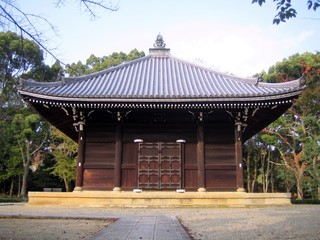 Obraz premium Autumn nature, Ninna-ji temple gardens in Kyoto, Japan. Located in western Kyoto and founded in AD 888, Ninna-ji is part of the Historic Monuments of Ancient Kyoto, a UNESCO World Heritage Site.
