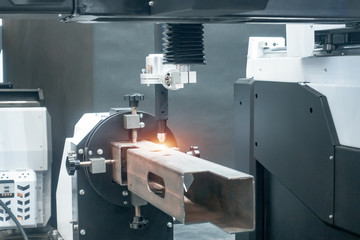 Automatic plasma cutting of metal parts