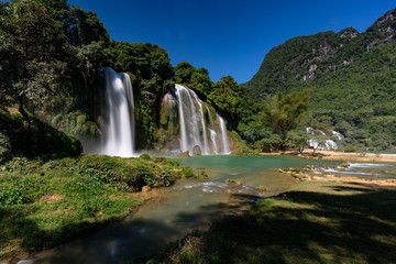 Fototapeta na wymiar Ban Gioc waterfall