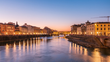 Fototapeta na wymiar Ponte Vecchio by sunset in Firenze