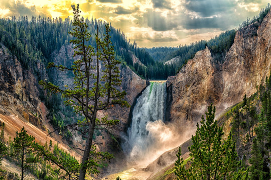 cascate yellowstone national park