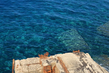 Particolare dell’acqua di mare con colori azzurri e turchese
