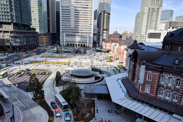 東京駅丸の内駅舎と丸の内ビル群