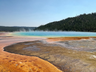 grand prismatic e geyser yellowston national park