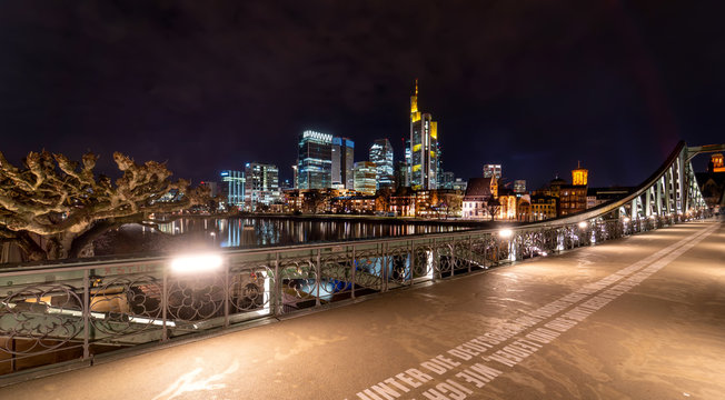 Frankfurt am Main Skyline und Eiserner Steg