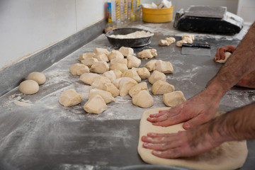 Obraz premium Baker shaping dough