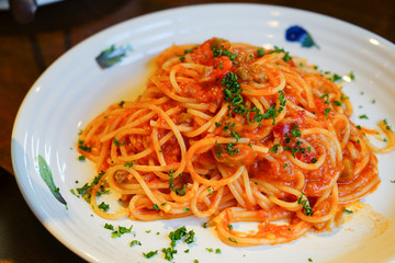 トマトソースパスタ