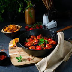 Spicy chicken wings in honey with potato wedges