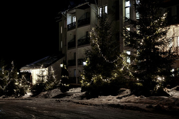 Naklejka premium Beautiful modern hotel at night. Winter vacation