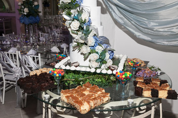 Decoration of social events; Individual dessert table for the guests at the wedding reception.