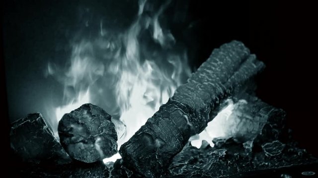 Electric fireplaces with built-in evaporator converts water into steam