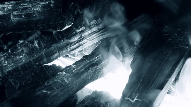Electric fireplaces with built-in evaporator converts water into steam