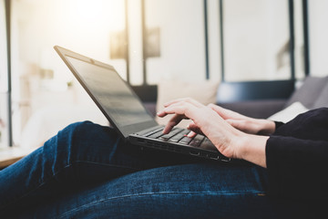 Fototapeta premium Le télétravail se généralise dans toutes les entreprises