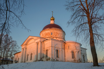 Fototapeta na wymiar St. Nicholas the Wonderworker Cathedral in the ancient Russian city of Myshkin
