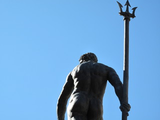 fontana del nettuno a bologna