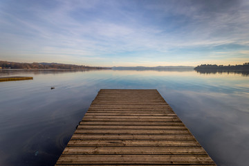 Fototapeta na wymiar view of lake Varese on a beautiful sunny day