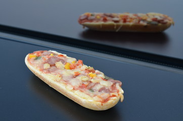 wypieki z pieca , pieczywo , bułeczki , bułki ,z pieca bochenki , pieczone ,z pieca ,pizza , picreinka , mini pizza , pizza