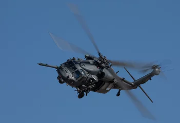Zelfklevend Fotobehang UH-60 Black Hawk Black Hawk-helikopter tijdens de vlucht © ranchorunner
