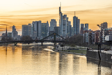Fototapeta na wymiar Frankfurt Skyline bei Sonnenuntergang 