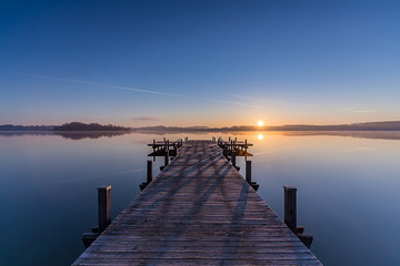 Obraz premium Sonnenaufgang am Wörthsee