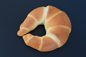 wypieki z pieca , pieczywo , bułeczki , bułki ,z pieca bochenki , pieczone ,z pieca , prosto z pieca , do piekarni reklama  , pieczone , bułka z pieca , wypieki z piekarni  , z cukierni  , śniadanie,