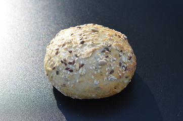 wypieki z pieca , pieczywo , bułeczki , bułki ,z pieca bochenki , pieczone ,z pieca , prosto z pieca , do piekarni reklama  , pieczone , bułka z pieca , wypieki z piekarni  , z cukierni  , śniadanie,