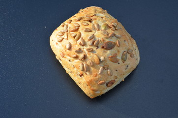 wypieki z pieca , pieczywo , bułeczki , bułki ,z pieca bochenki , pieczone ,z pieca , prosto z pieca , do piekarni reklama  , pieczone , bułka z pieca , wypieki z piekarni  , z cukierni  , śniadanie,