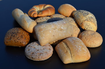 wypieki z pieca , pieczywo , bułeczki , bułki ,z pieca bochenki , pieczone ,z pieca , prosto z...
