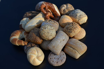 wypieki z pieca , pieczywo , bułeczki , bułki ,z pieca bochenki , pieczone ,z pieca , prosto z pieca , do piekarni reklama  , pieczone , bułka z pieca , wypieki z piekarni  , z cukierni  , śniadanie,