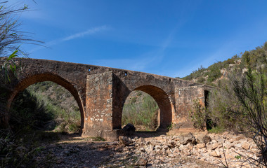 Fototapeta na wymiar old roman Bridge in Paderme, Algarve, Portugal