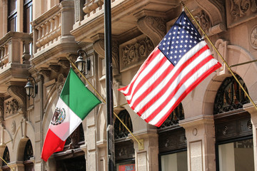 Flaggen von USA und Mexiko