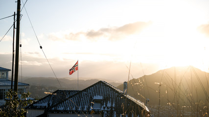 Flaga Norwegii na tle słońca © Borys