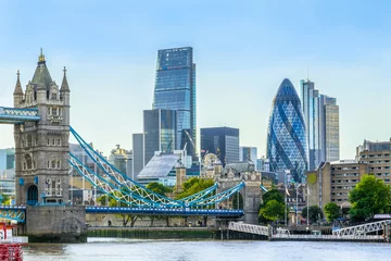 Foto auf Acrylglas Londoner Stadtbild mit Tower Bridge und Wolkenkratzern © IWei