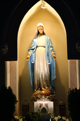 statue of virgin mary and jesus