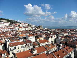 Fototapeta na wymiar Häuser am Hügel von Lissabon