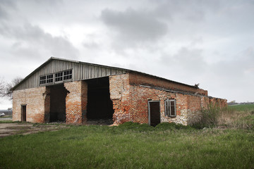 Fototapeta na wymiar Abandoned hangar in the countryside