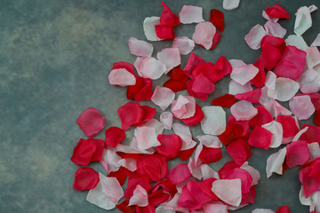 作り物の薔薇の花びら