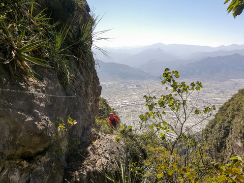 Caminando en la monta&ntilde;a