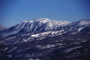 入笠山から　冬の八ヶ岳連峰　ピラトスロープウェイと北横岳