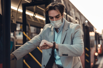 A man is late for a meeting, wearing a surgical mask, hurry up to catch the bus