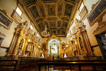 Fototapeta premium Interior de igreja dourada em Salvador
