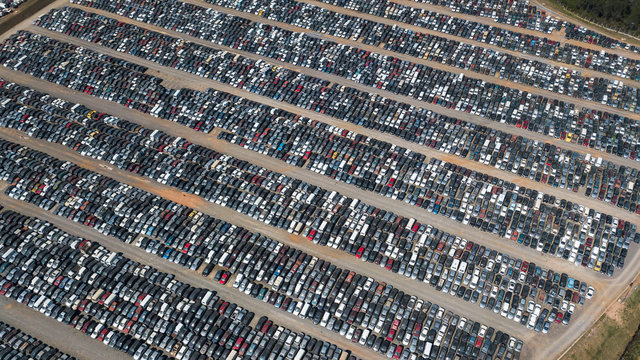 carros velhos no patio