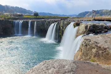 Fototapeta premium 原尻の滝 大分県豊後大野市 Harajiri waterfall Ooita Bungoo-no city