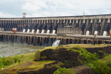 Usina Hidrelétrica de Itaipu