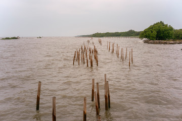 Sea barrier